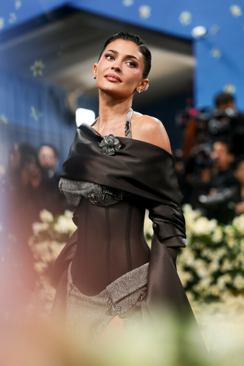 KylieJenner_MetGala2025_HQPics.Space_261ef40e95684ce1c25.jpeg