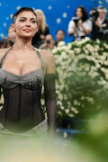 KylieJenner_MetGala2025_HQPics.Space_274c222c41c2168b42a