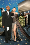 KylieJenner_MetGala2025_HQPics.Space_280fc226e7942b1276b