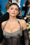 KylieJenner_MetGala2025_HQPics.Space_2816c02c0a99586c6de