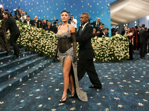 KylieJenner_MetGala2025_HQPics.Space_282fcfc7b44e458c908.jpeg