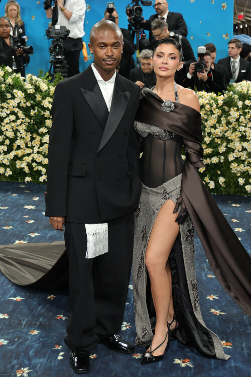 KylieJenner_MetGala2025_HQPics.Space_283b6d5aa0057bfda78.jpeg