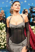 KylieJenner_MetGala2025_HQPics.Space_29951b7a35ad7f1a4c1