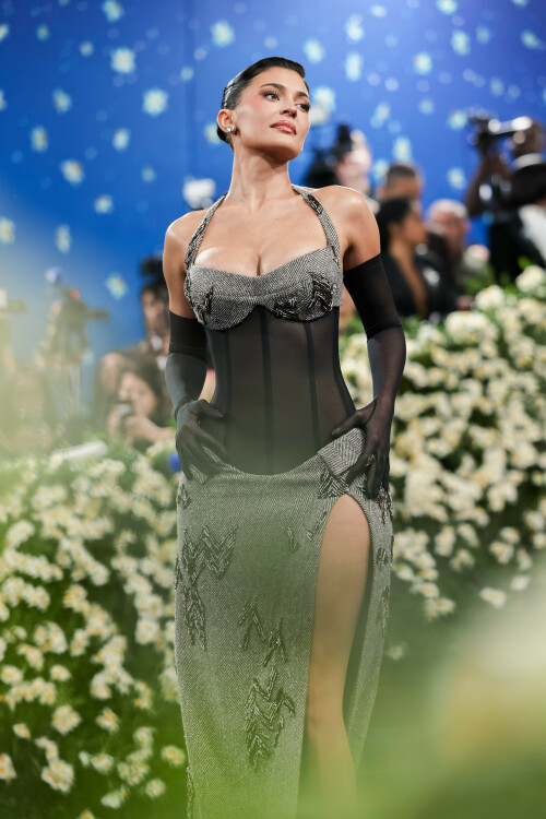 KylieJenner_MetGala2025_HQPics.Space_30254192eaf6ed23cf9.jpeg