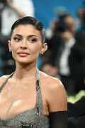 KylieJenner_MetGala2025_HQPics.Space_36285112ab53b25495