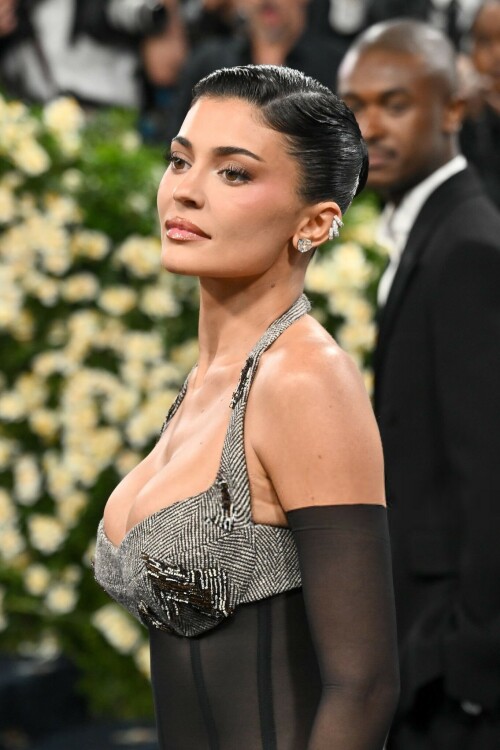 KylieJenner_MetGala2025_HQPics.Space_4206d59e15dddb5a65.jpeg
