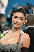 KylieJenner_MetGala2025_HQPics.Space_433eaee74119634193