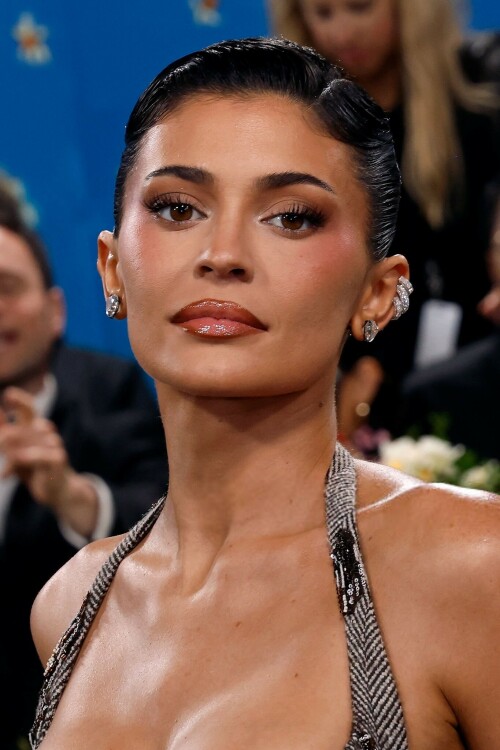 KylieJenner_MetGala2025_HQPics.Space_4514972e6cc2f24120.jpeg