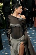 KylieJenner_MetGala2025_HQPics.Space_4943ad9250ad7fdda0