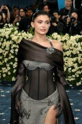 KylieJenner_MetGala2025_HQPics.Space_4e1e39efc97224884
