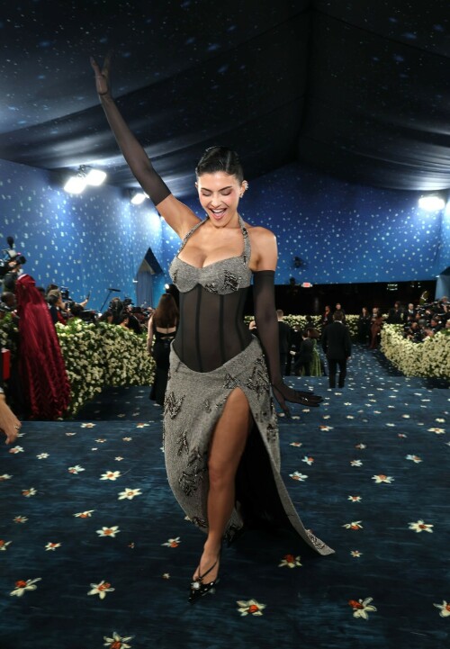 KylieJenner_MetGala2025_HQPics.Space_50b97f47c7f4e2245b.jpeg