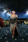 KylieJenner_MetGala2025_HQPics.Space_50b97f47c7f4e2245b