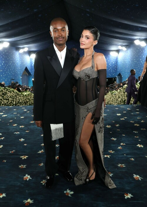 KylieJenner_MetGala2025_HQPics.Space_55d45b847474f938e2.jpeg