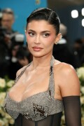 KylieJenner_MetGala2025_HQPics.Space_56856af277a66a4aed
