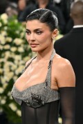 KylieJenner_MetGala2025_HQPics.Space_57c5507d91657e0962