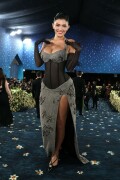KylieJenner_MetGala2025_HQPics.Space_58367ae3cf0cee29d5
