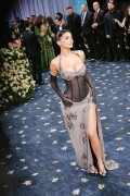 KylieJenner_MetGala2025_HQPics.Space_64f4881d20001a3b67