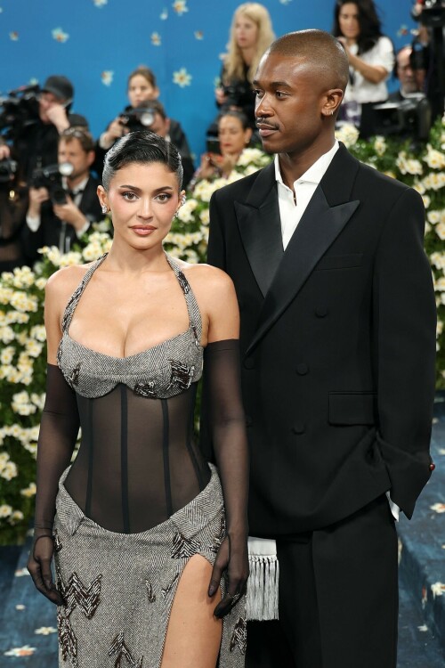 KylieJenner_MetGala2025_HQPics.Space_65c95d0c0552ae5ef2.jpeg