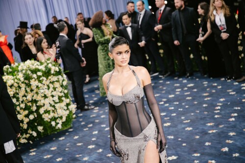 KylieJenner_MetGala2025_HQPics.Space_6656bf07f9a4a4eb9a.jpeg