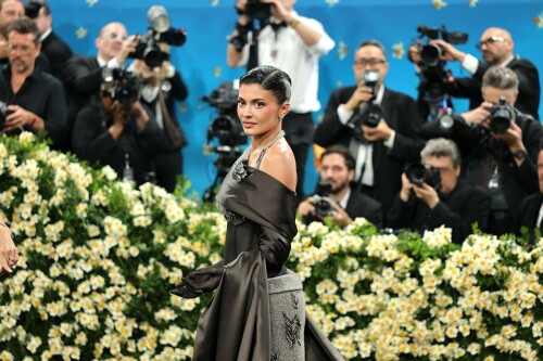 KylieJenner_MetGala2025_HQPics.Space_77920e65ad7dd8803b.jpeg