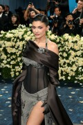 KylieJenner_MetGala2025_HQPics.Space_78497564844e00e79