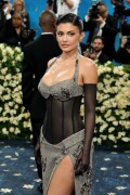 KylieJenner_MetGala2025_HQPics.Space_78752463daaba243ba