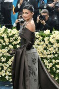 KylieJenner_MetGala2025_HQPics.Space_815836827a59fbd8d1