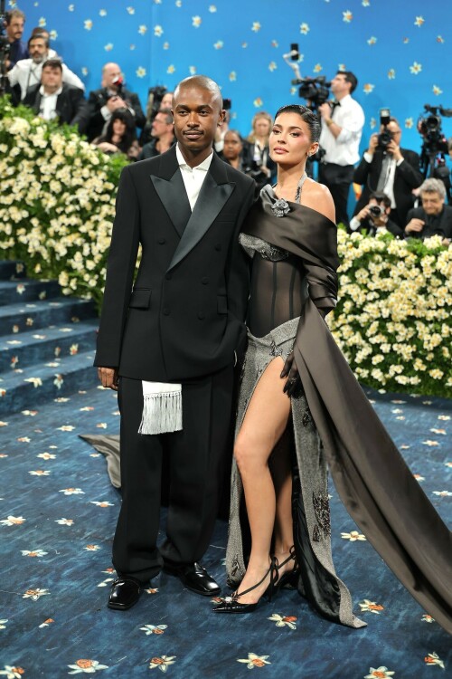 KylieJenner_MetGala2025_HQPics.Space_9112aca868b38b2fac.jpeg