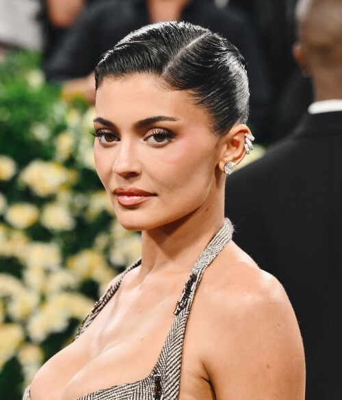 KylieJenner_MetGala2025_HQPics.Space_932c63af24ca3f4906.jpeg