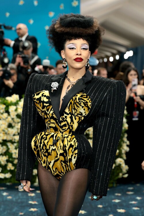 DojaCat_2025MetGala_128be6e89832635275b.jpeg