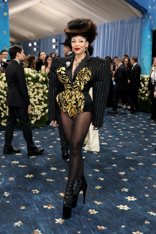 DojaCat_2025MetGala_1366b0420a2424efdf9.jpeg