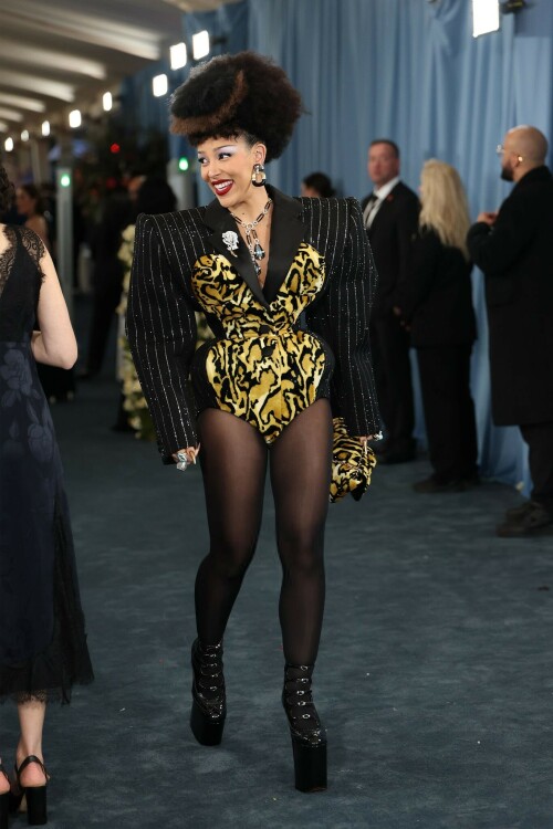 DojaCat_2025MetGala_5153c12abc72cb549f.jpeg