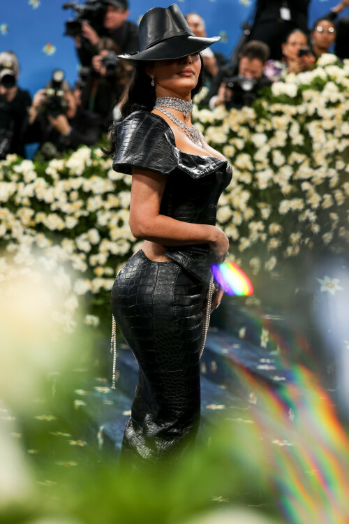 KimKardashian__MetGala2025_15677f10752dde2612.jpeg