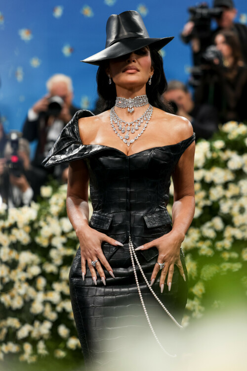 KimKardashian__MetGala2025_23b4dd7c01db3e448b.jpeg