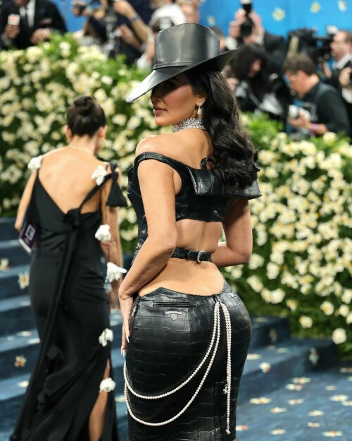 KimKardashian__MetGala2025_23fae64d3a19bdad1.jpeg
