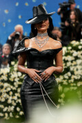 KimKardashian__MetGala2025_25c74fb480909c5688