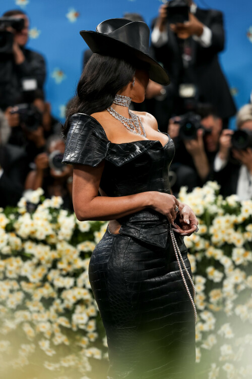 KimKardashian__MetGala2025_265eb72d5b33728d10.jpeg