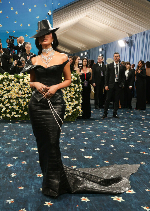 KimKardashian__MetGala2025_28fba53ec7156e1083.jpeg