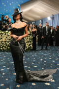 KimKardashian__MetGala2025_28fba53ec7156e1083