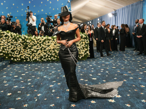 KimKardashian__MetGala2025_31a4f1098f224ed789.jpeg