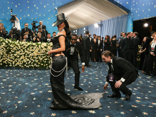 KimKardashian__MetGala2025_337baf95fb1bd39e3f.jpeg