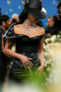 KimKardashian__MetGala2025_366bdc70427a0bb6ea