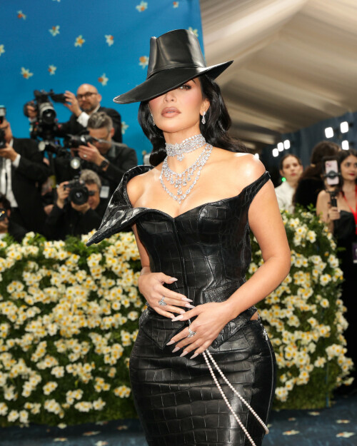 KimKardashian__MetGala2025_438cfb399340af5cb8.jpeg