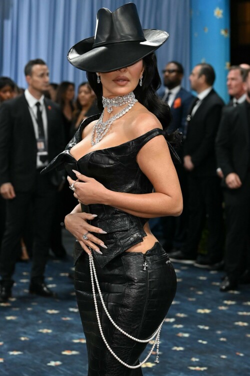 KimKardashian__MetGala2025_8199dedab0422b094.jpeg