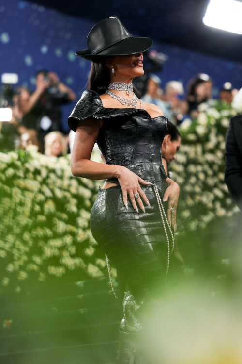 KimKardashian__MetGala2025_97005d4f85cab921e.jpeg