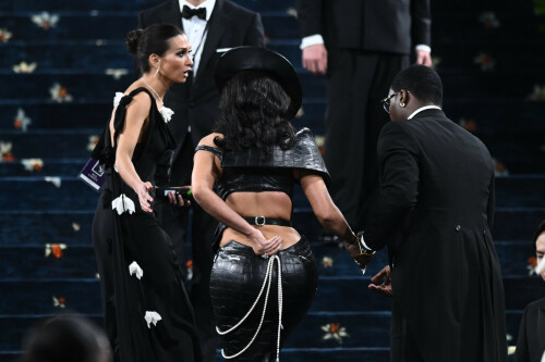 KimKardashian__MetGala2025_719ff542f69d423ab2.jpeg