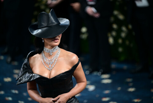 KimKardashian__MetGala2025_748be181ad72c7af25.jpeg