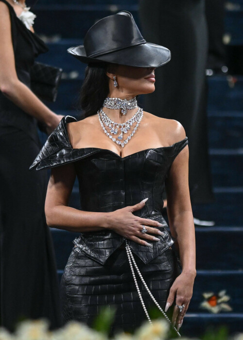 KimKardashian__MetGala2025_76e19e22b153bfc382.jpeg