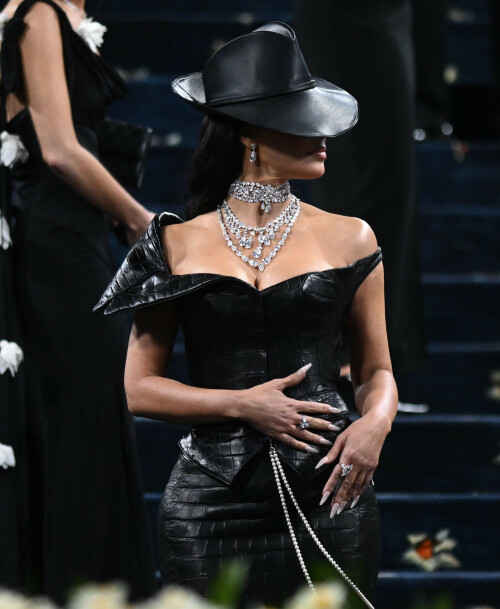 KimKardashian__MetGala2025_7725432637417fc518.jpeg
