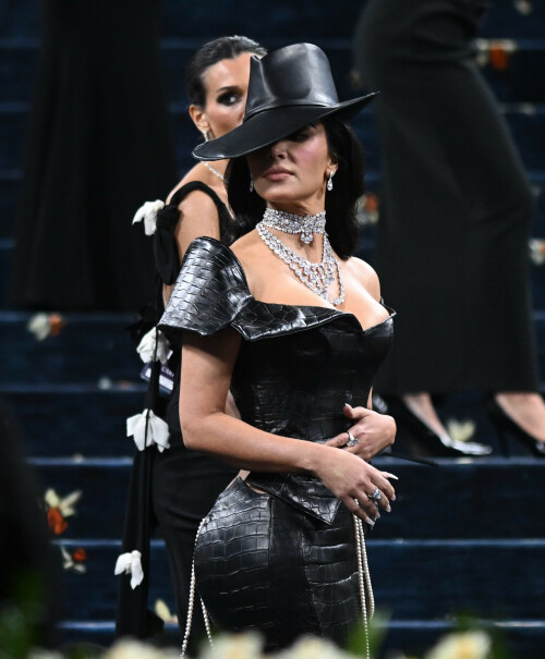 KimKardashian__MetGala2025_79b326c7316b93ccbe.jpeg